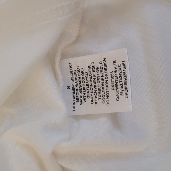 Disney Mickey Mouse Christmas Wreath T-Shirt White Holiday Tee Size Small - Picture 6 of 7